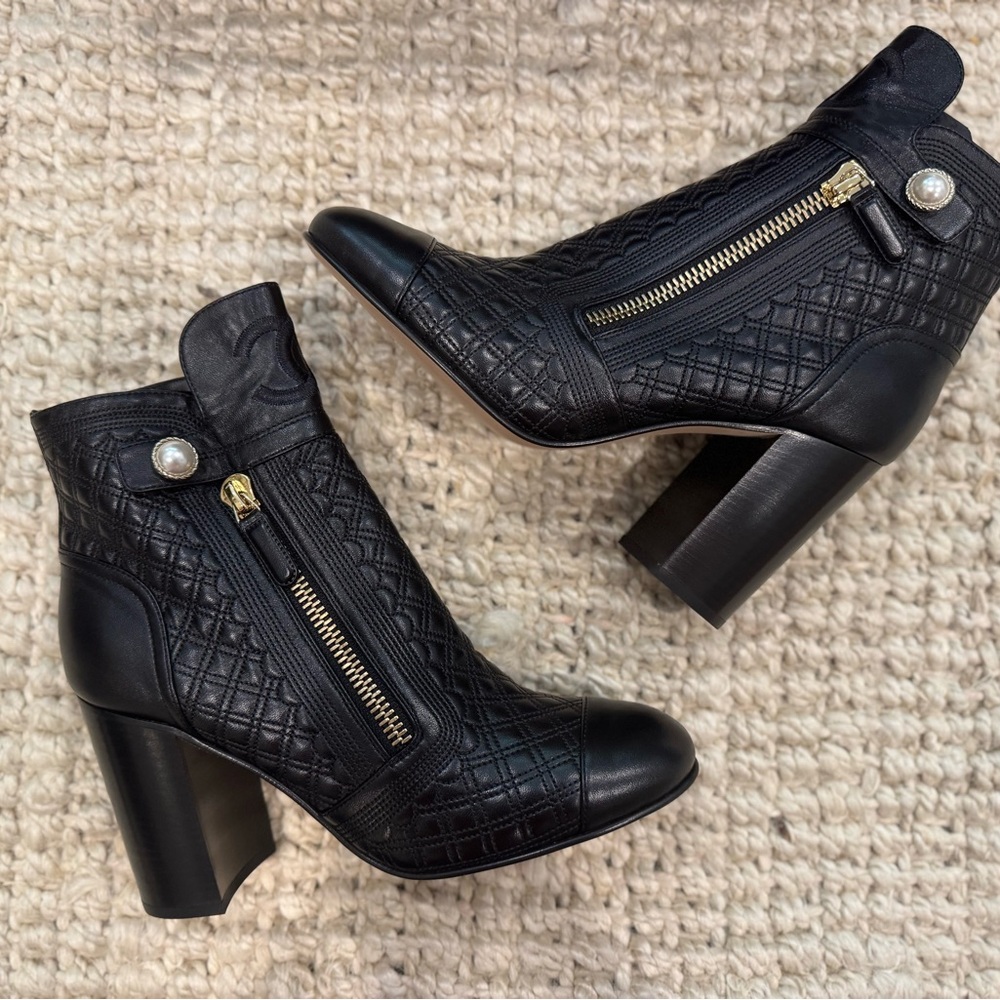 BRAND NEW Chanel boots with pearl detail